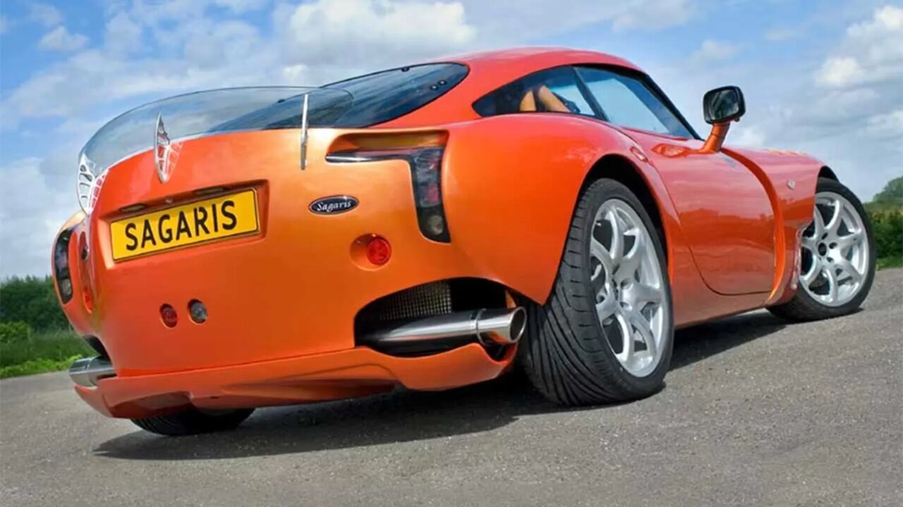 چرا در خودروها از اگزوزهای کنار بدنه استفاده می‌شود؟ /عکس