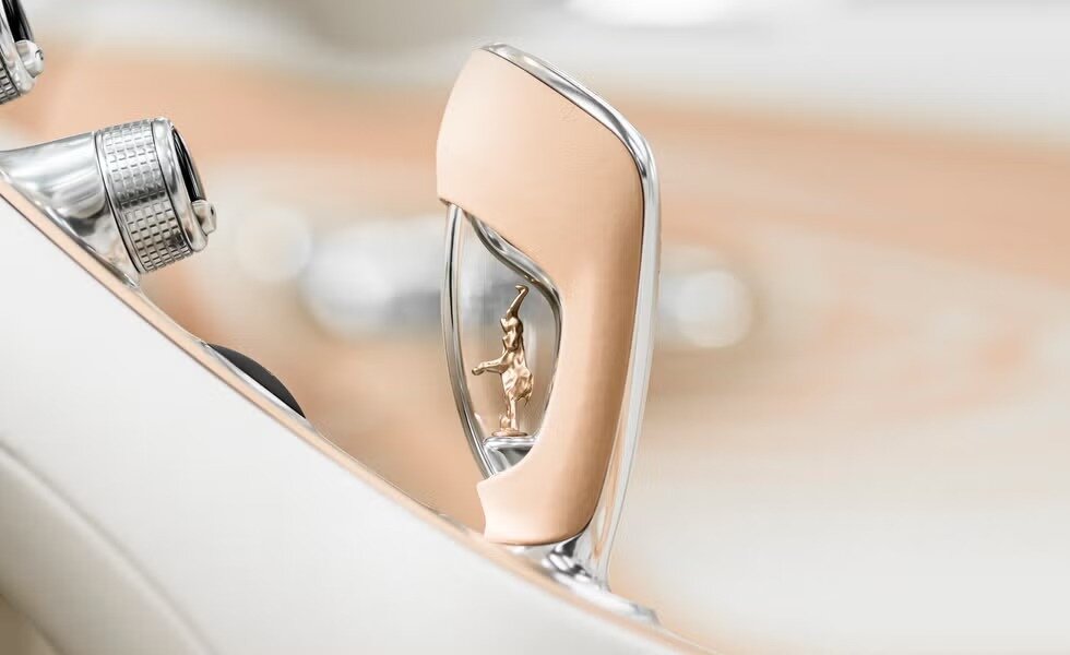 مروارید نایاب معرفی شد / اثر هنری ۱۶ سیلندر