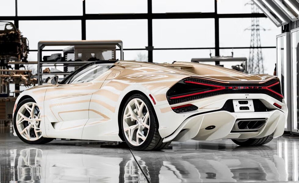 مروارید نایاب معرفی شد / اثر هنری ۱۶ سیلندر