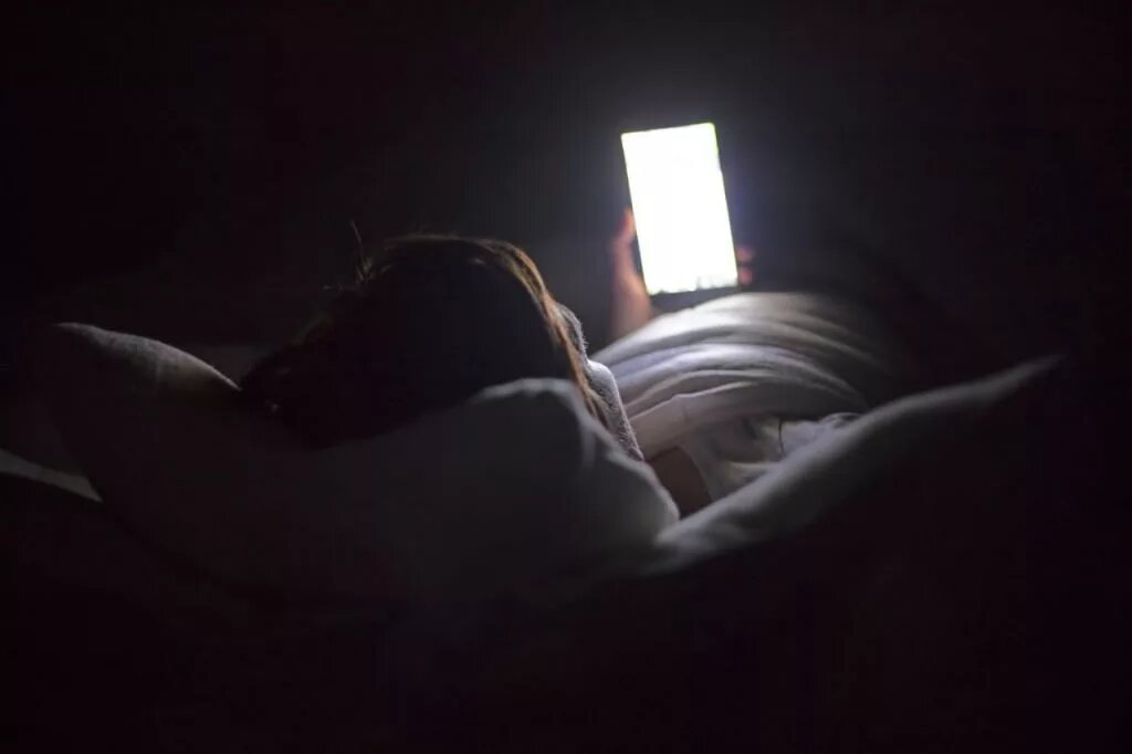 شب‌ها از موبایل استفاده نکنید